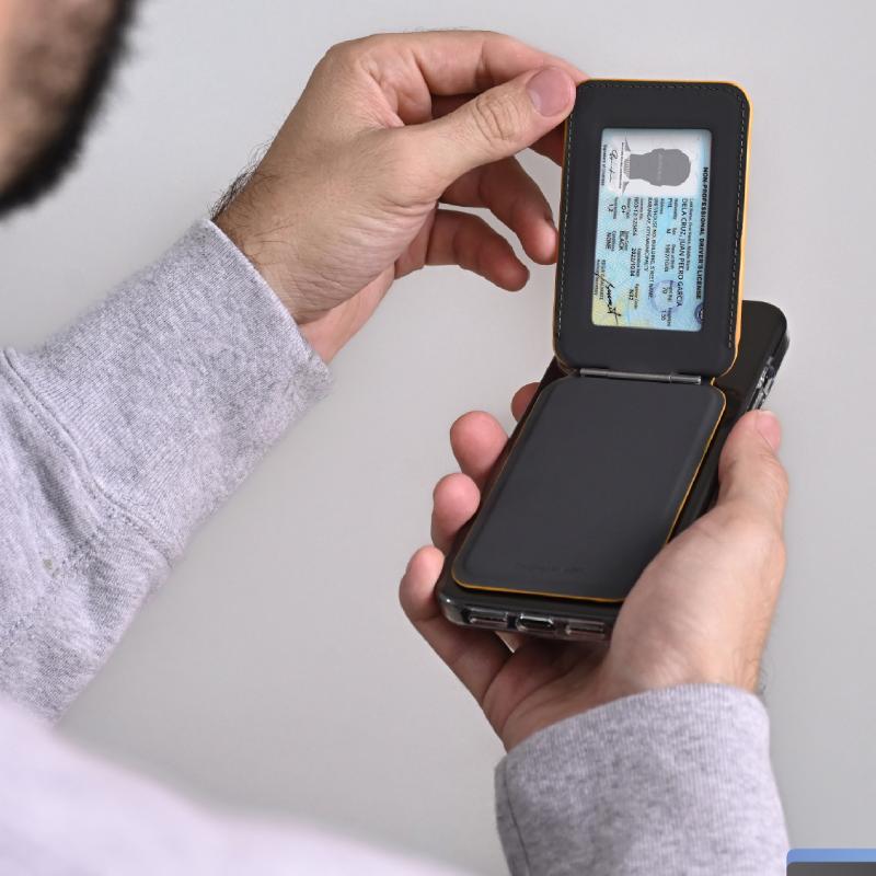 MOFT Flash Wallet & Stand - Compatible Models: iPhone 12/13/14/15/16 series (Plus/Pro/Pro Max) and MagSafe-compatible cases. Works with non-MagSafe phones using the included metal ring.