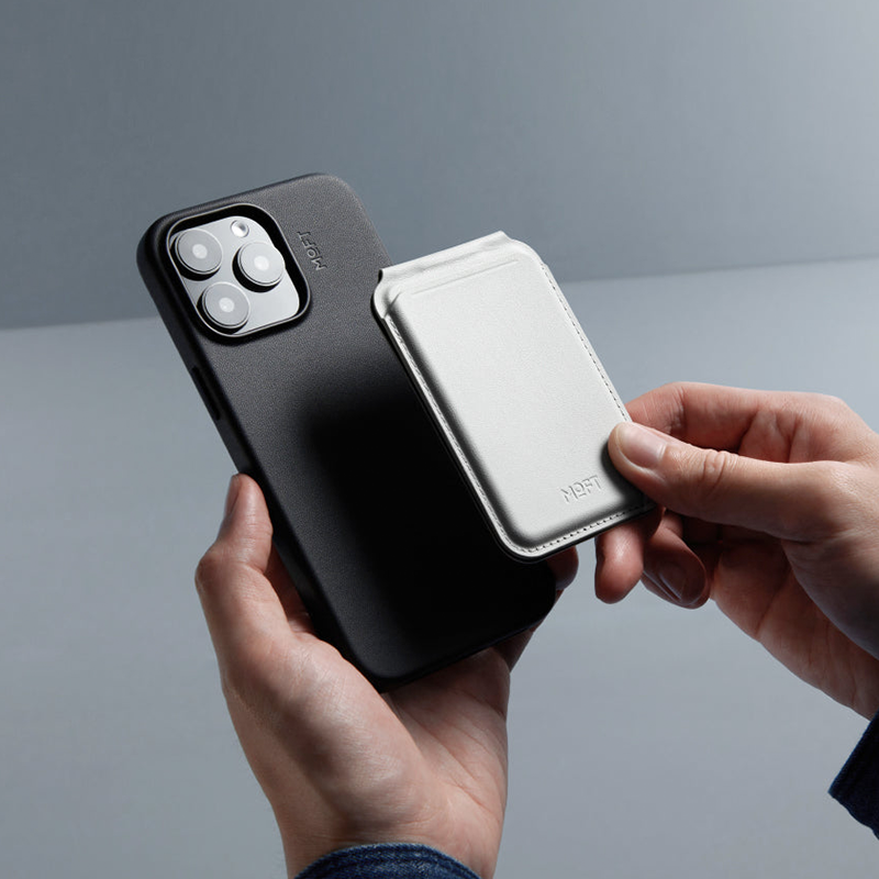 MOFT Flash Wallet & Stand - Compatible Models: iPhone 12/13/14/15/16/17 series (Plus/Pro/Pro Max) and MagSafe-compatible cases. Works with non-MagSafe phones using the included metal ring.