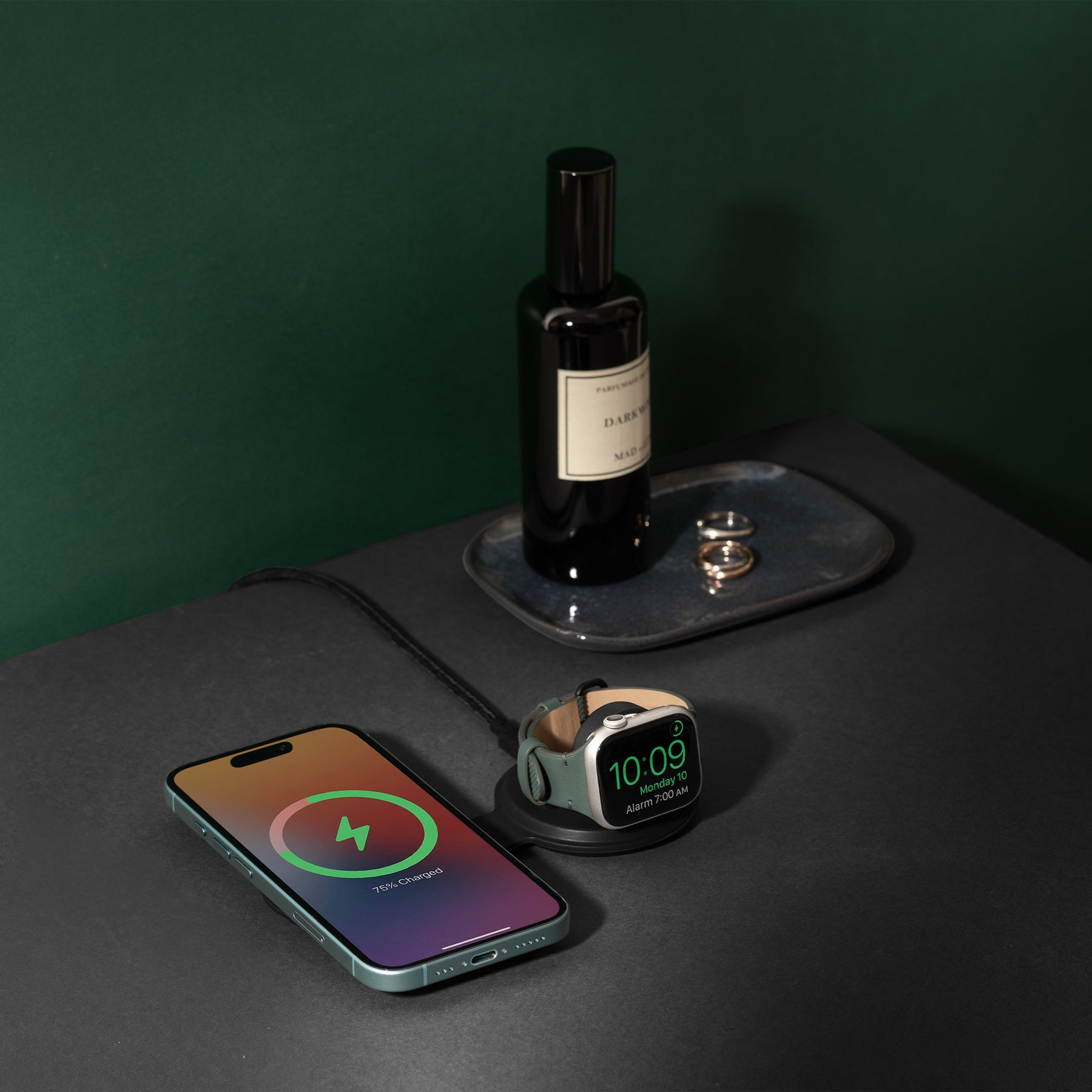 Native Union Voyage 2-in-1 Magnetic Wireless Charger The space-saving multi-device charging station for all your travels