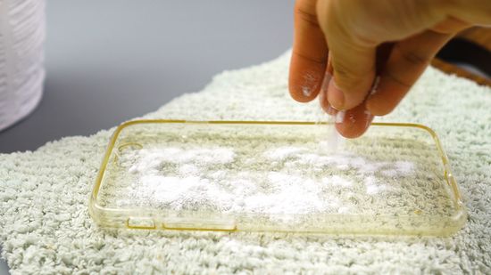 How to Remove Yellow Stains From Transparent Phone Case