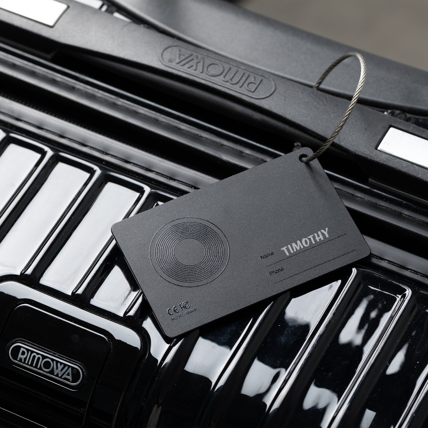 Native Union Find It Card The ultra-thin rechargeable tracker that fits in your wallet