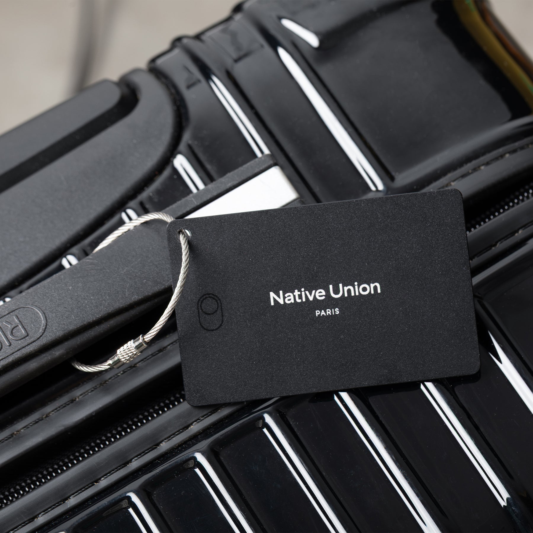 Native Union Find It Card The ultra-thin rechargeable tracker that fits in your wallet