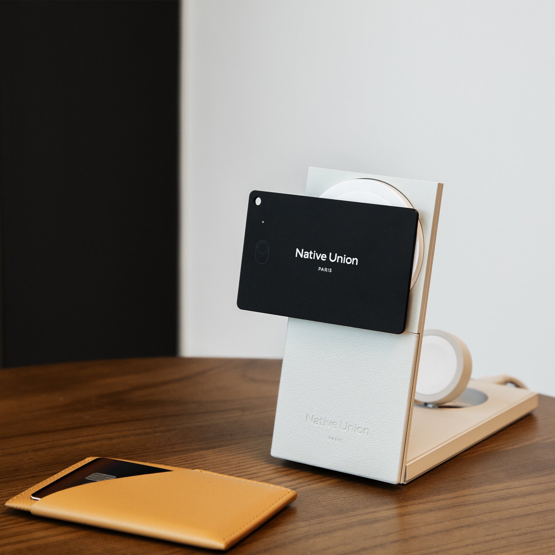 Native Union Find It Card The ultra-thin rechargeable tracker that fits in your wallet