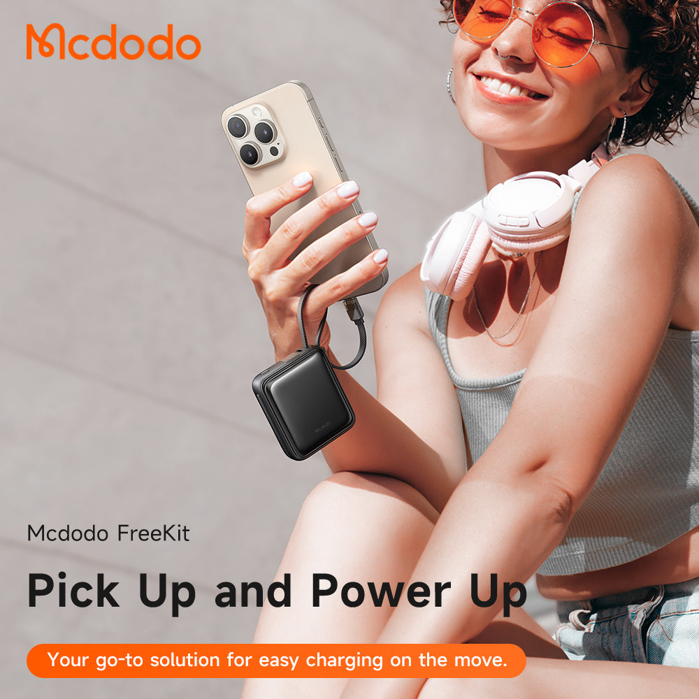 Mcdodo 22.5W Digital Display 10000mAh Mini Power Bank Built-in Cables(USB-C+Lightning)
